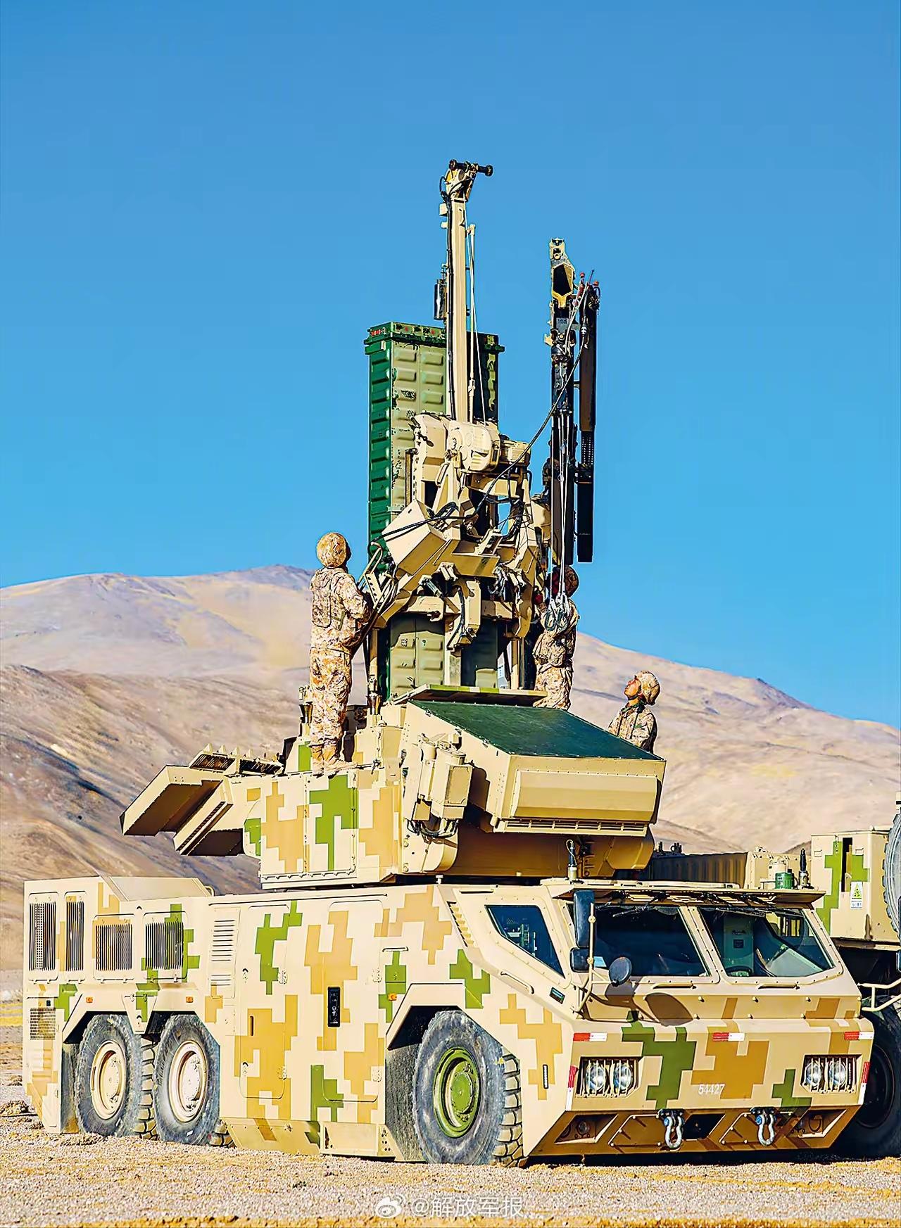 底盘还可以趴下，这个厉害
垂直发射——野战防空导弹系统