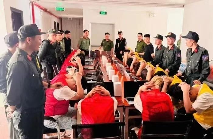 专坑自己国人！19名中方籍诈骗犯在越南被一锅端。

越南老街省公安厅在专项行动中