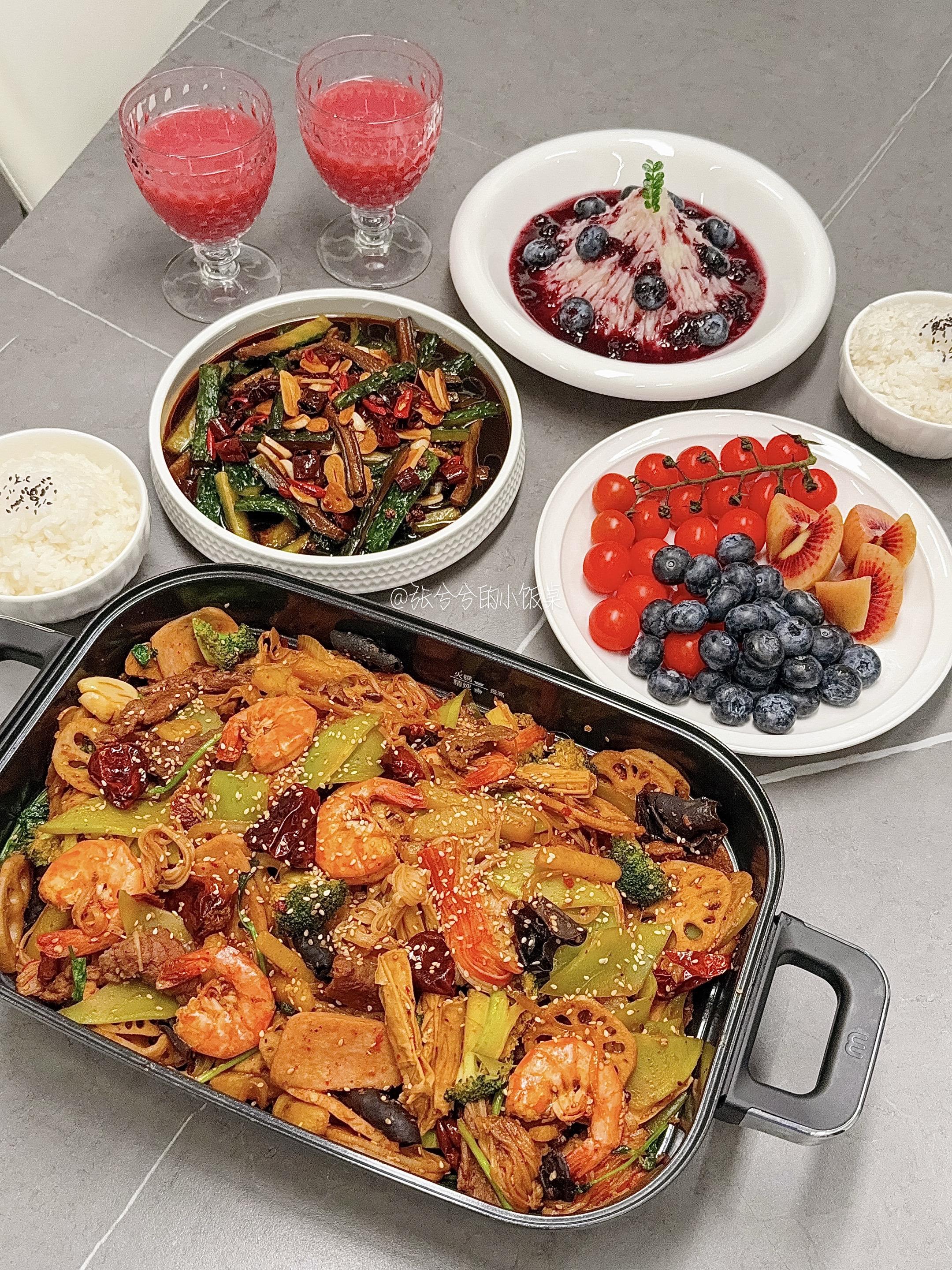 家庭版麻辣香锅🙂有锅就会。🌿今日晚餐分享： ❶【麻辣香锅】 ❷【蓝...