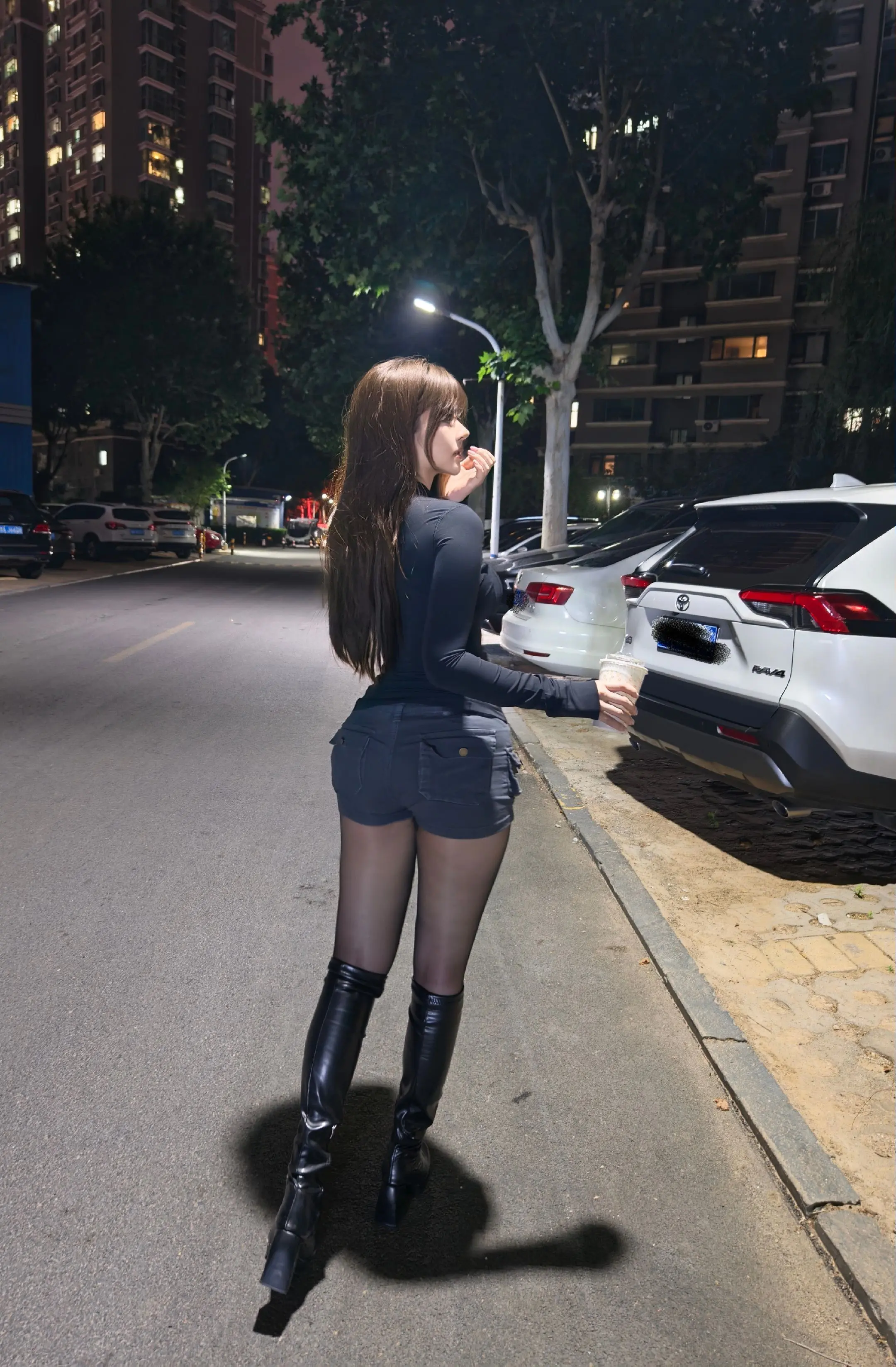 凌晨的时候也要接我的电话。