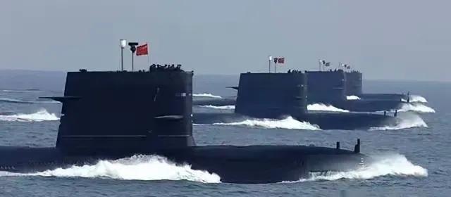 美国海军情报局局长在国会放了句话，底下的议员坐不住了。他说，中国正在用史无前例的