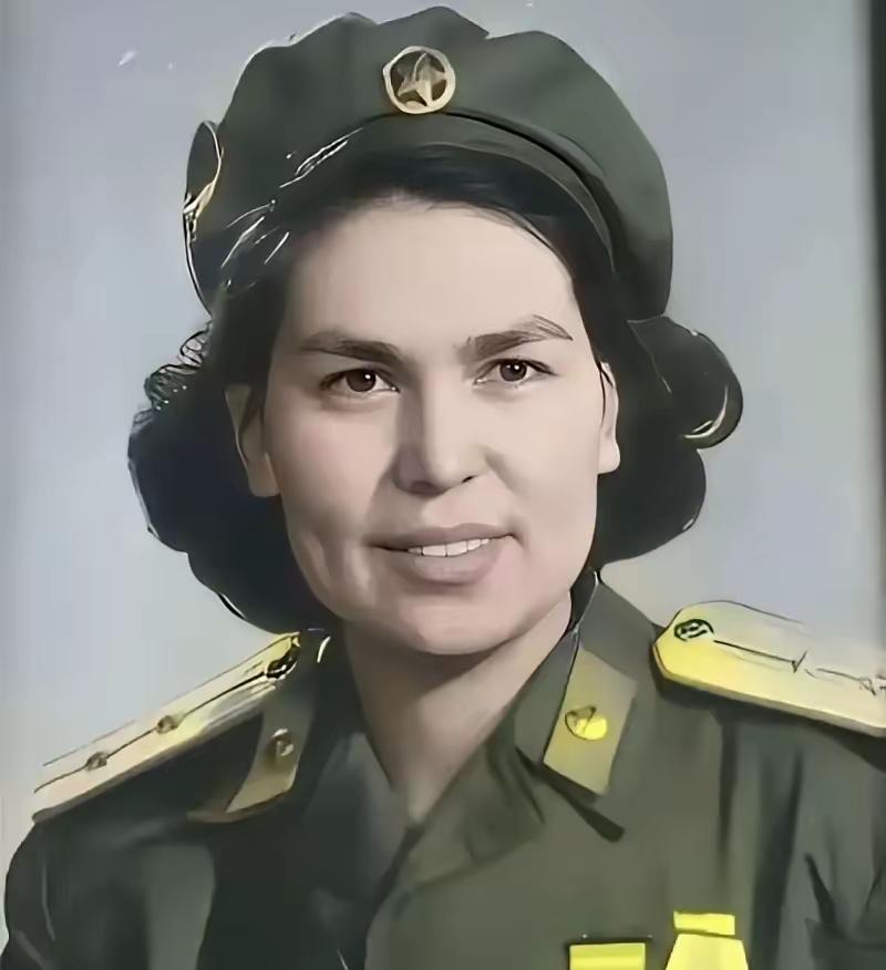 1965年，55岁的刘亚楼因为操劳工作，英年早逝。离世前，他叮嘱小自己15岁的混