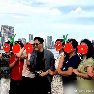 袁咏仪一句话，把张智霖的“不老男神”底裤扒了。 她上节目直接吐槽，老公回家卸了妆