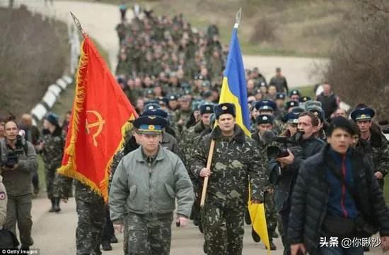 俄罗斯自从兵不血刃拿下克里米亚以后，便打心底里没瞧得上乌克兰军队。想必看瓜群众当