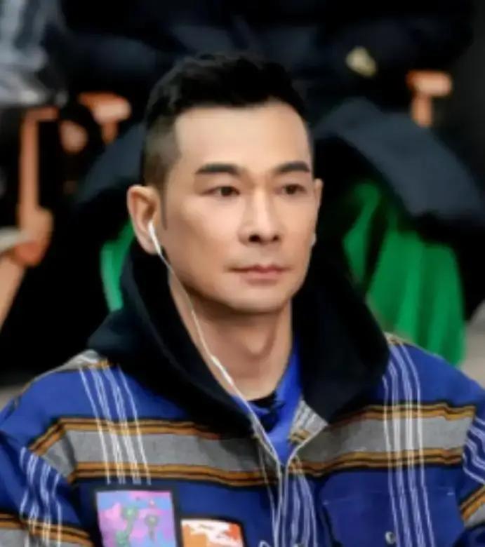 赵文卓拍千机变II拍到一半拎包走人，把吴京喊来顶班。

那年六月香港热得像蒸笼，