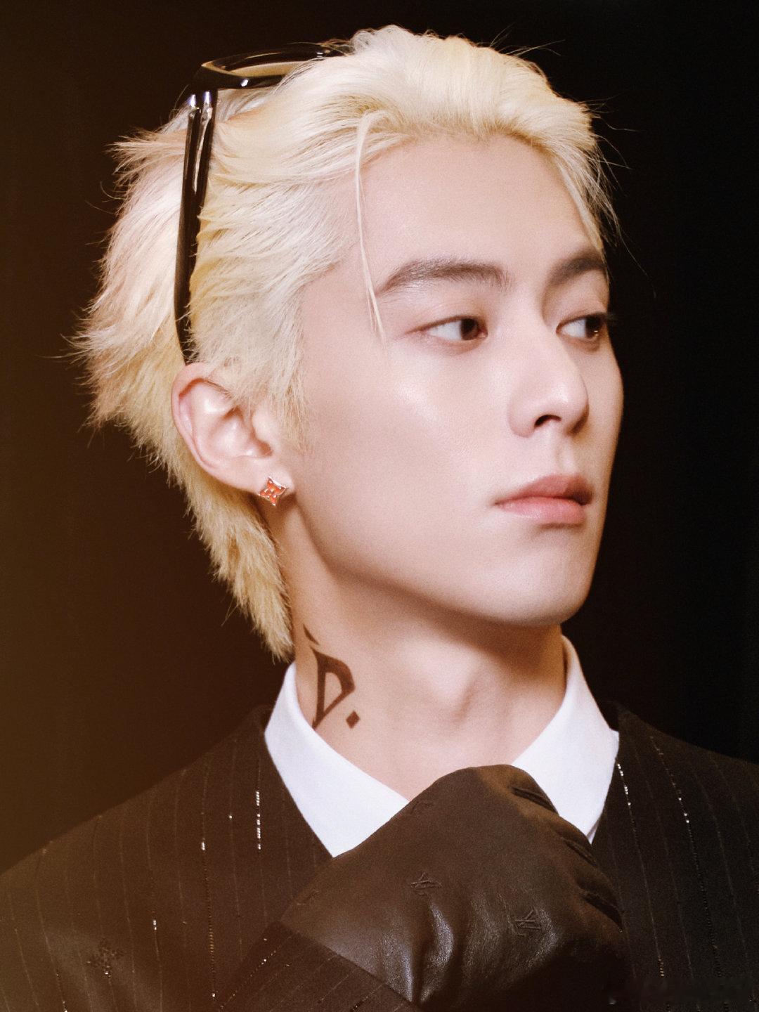 王鹤棣王鹤棣大年初四开工亲爱的客栈开工即炸场！王鹤棣大年初四上线《亲爱的客栈》，