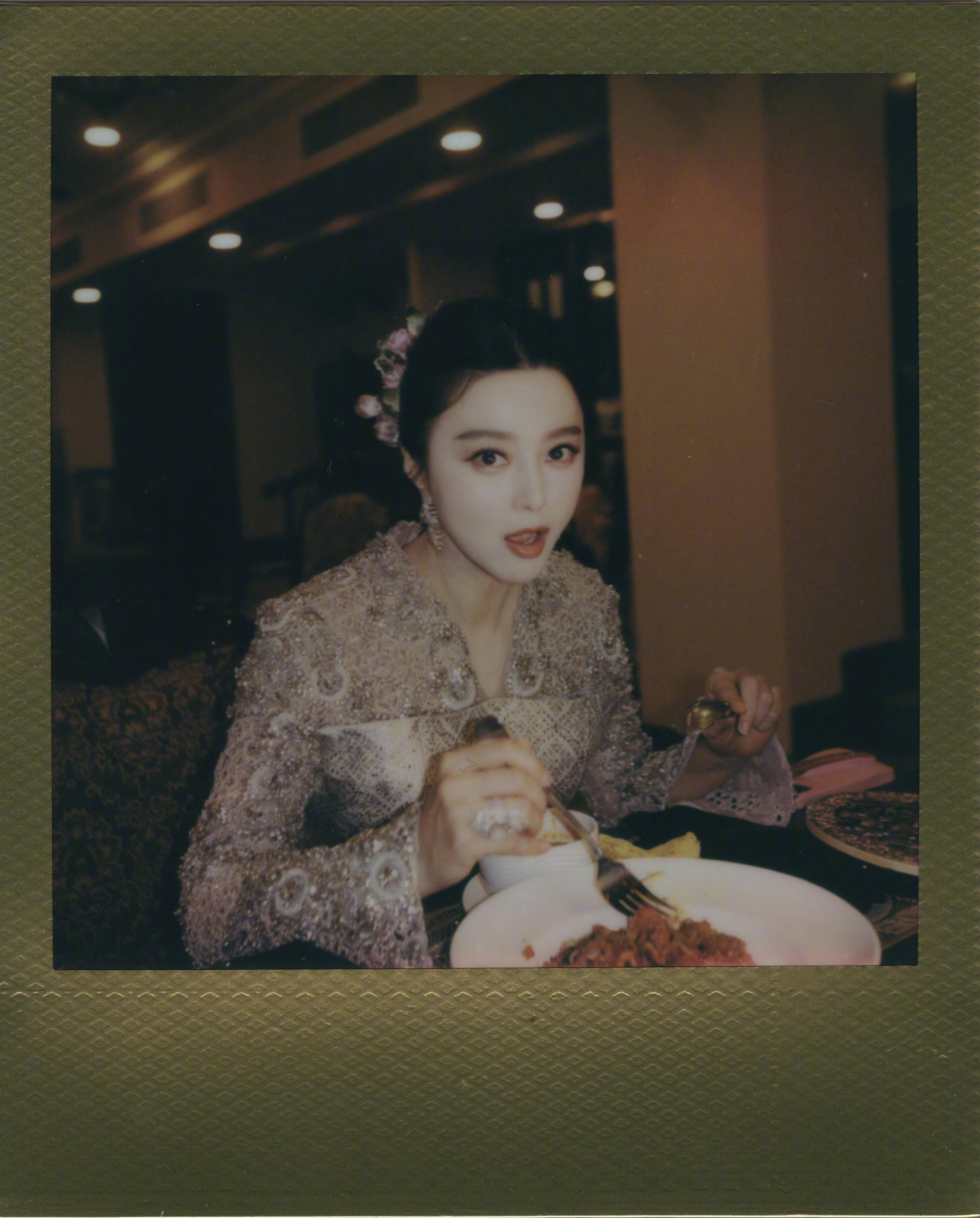 “老年”团队🙃申请出战！📸 带着宝丽来、拍立得扫片送福！祝各位2026年干饭