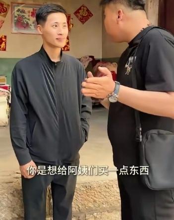 云鹏的爱心，表现出来了！
     云鹏第一次回来认亲时，他对吃饭、走路、聊天等