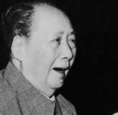 1961年，毛主席和周总理因为一顿饭争执起来，谁也没料到，一句“你吃了吗”让整个