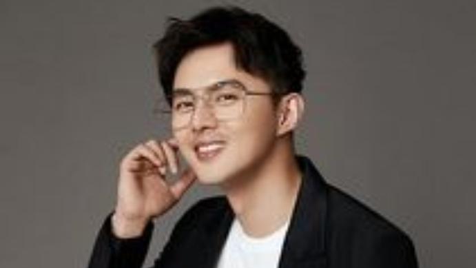 你知道吗？叶祖新凭借在多部古装剧中的精彩演绎，成了观众心中当之无愧的“太子专业户