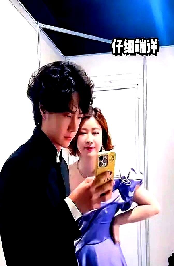 老板公开鞠躬，说给顶流的角色选错了。
 

这声对不起，迟到了整整四年。
 
