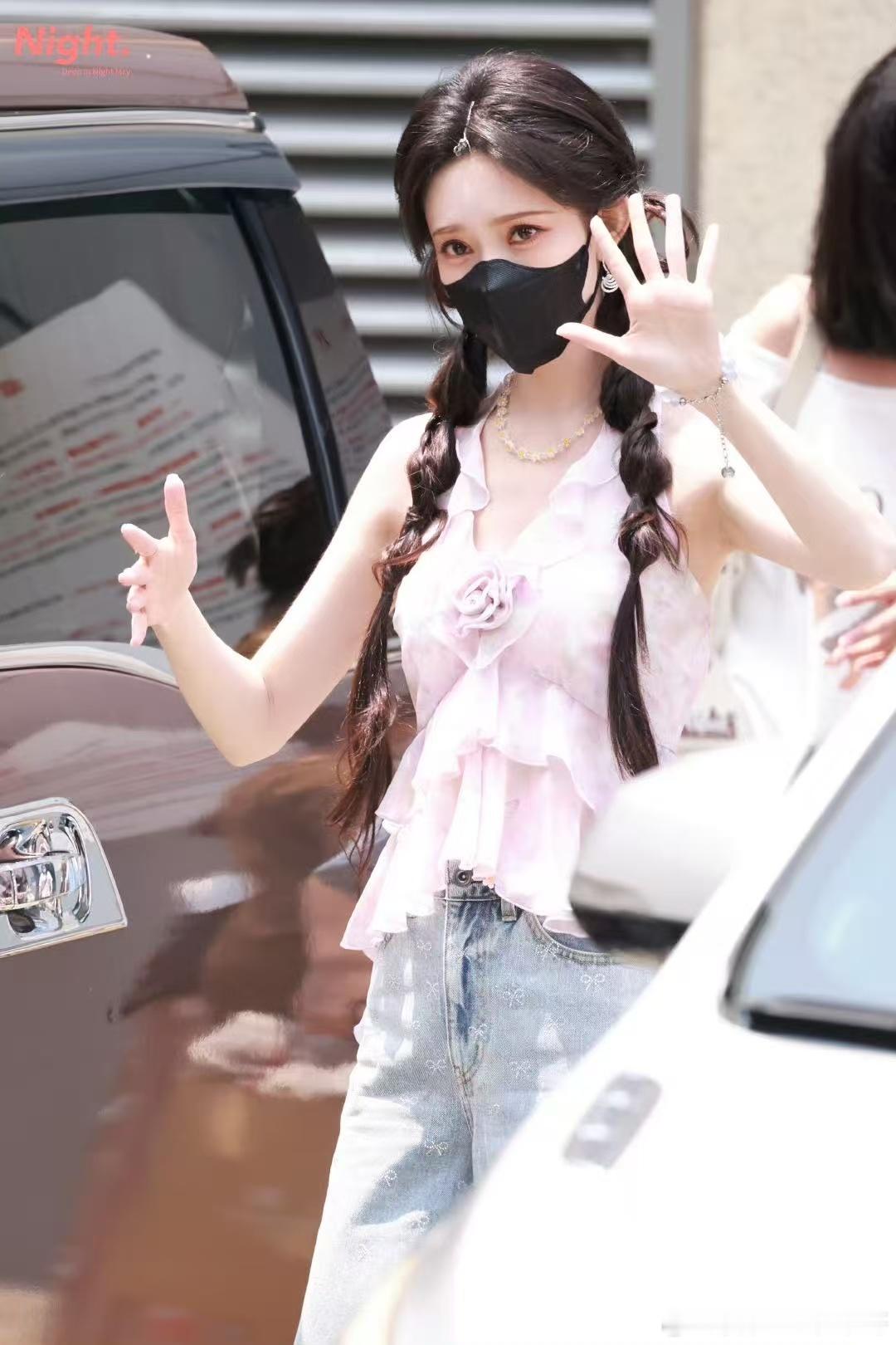 孟子义你好星期六开店 谁还没期待孟子义在好六街的店啊？看过她那么多综艺，“搞事业