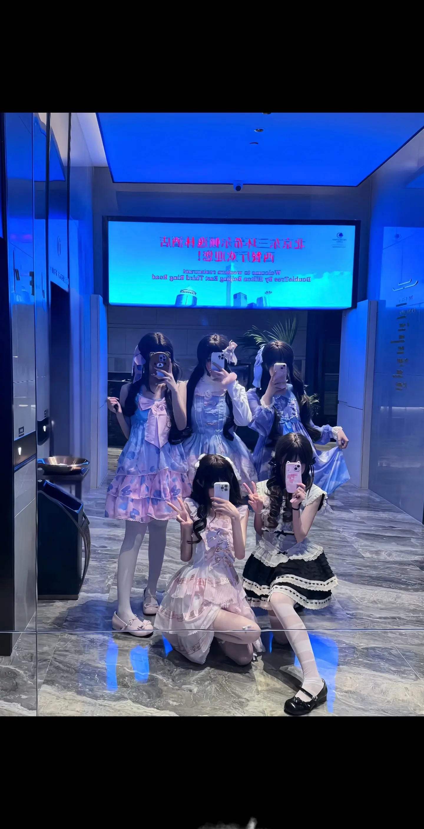 混过社会卖过萌