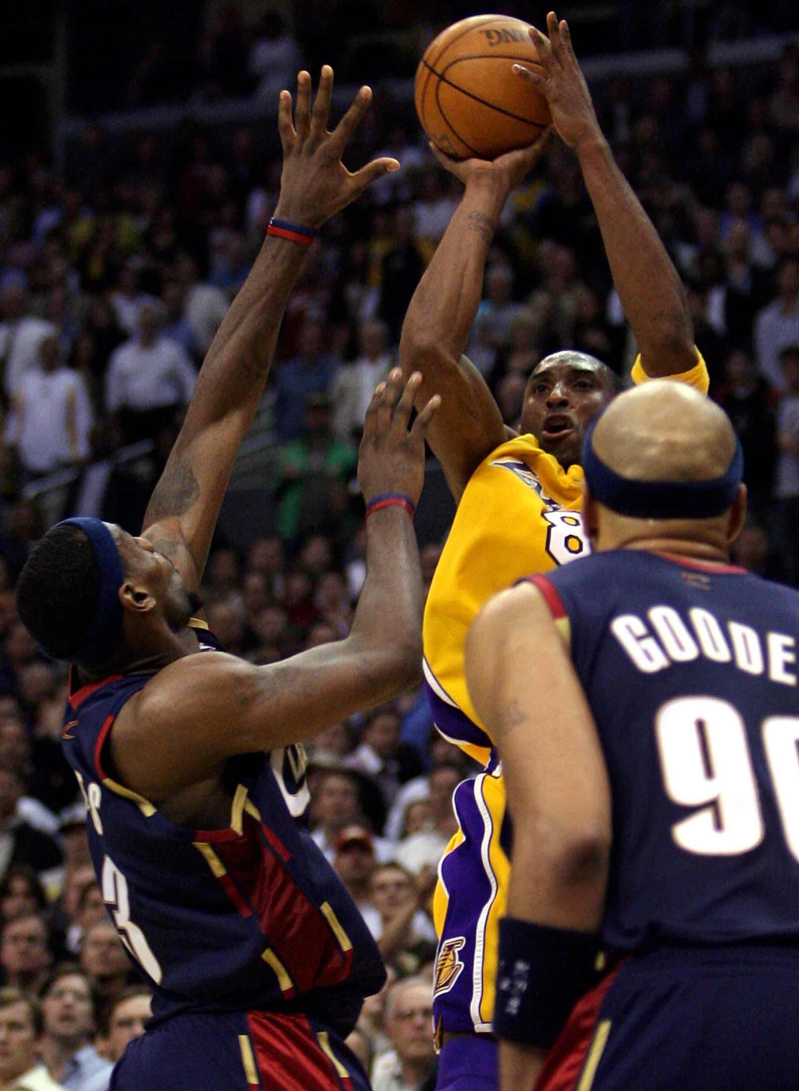 从尘土里来的人，能理解开怀大笑背后的酸楚，也知道幽默是面对不完美人生的最好办法❤