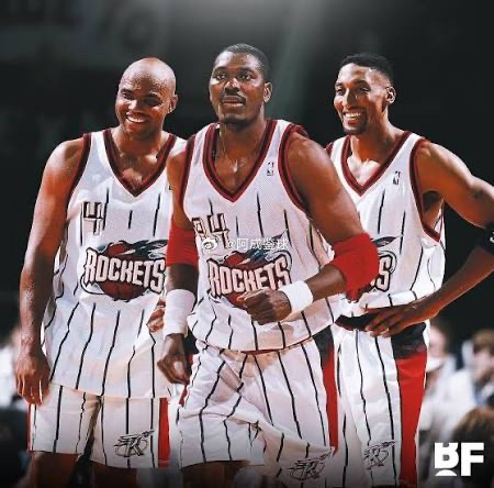 【皮蓬认为自己历史地位高于詹姆斯】北京时间8月10日，NBA名宿斯科蒂·皮蓬的言
