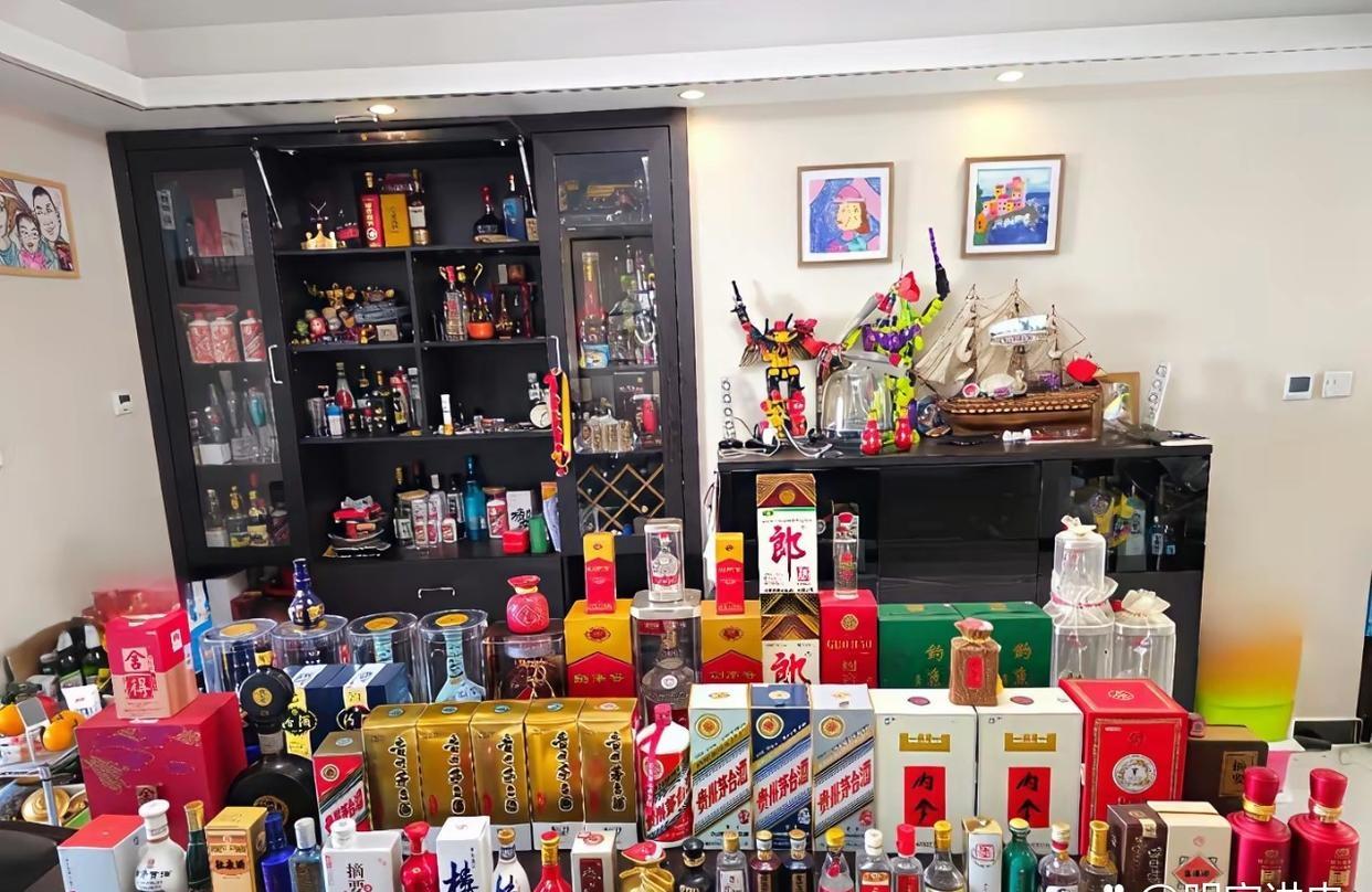 这是什么级别的人啊，在家里能收藏这么多的酒？