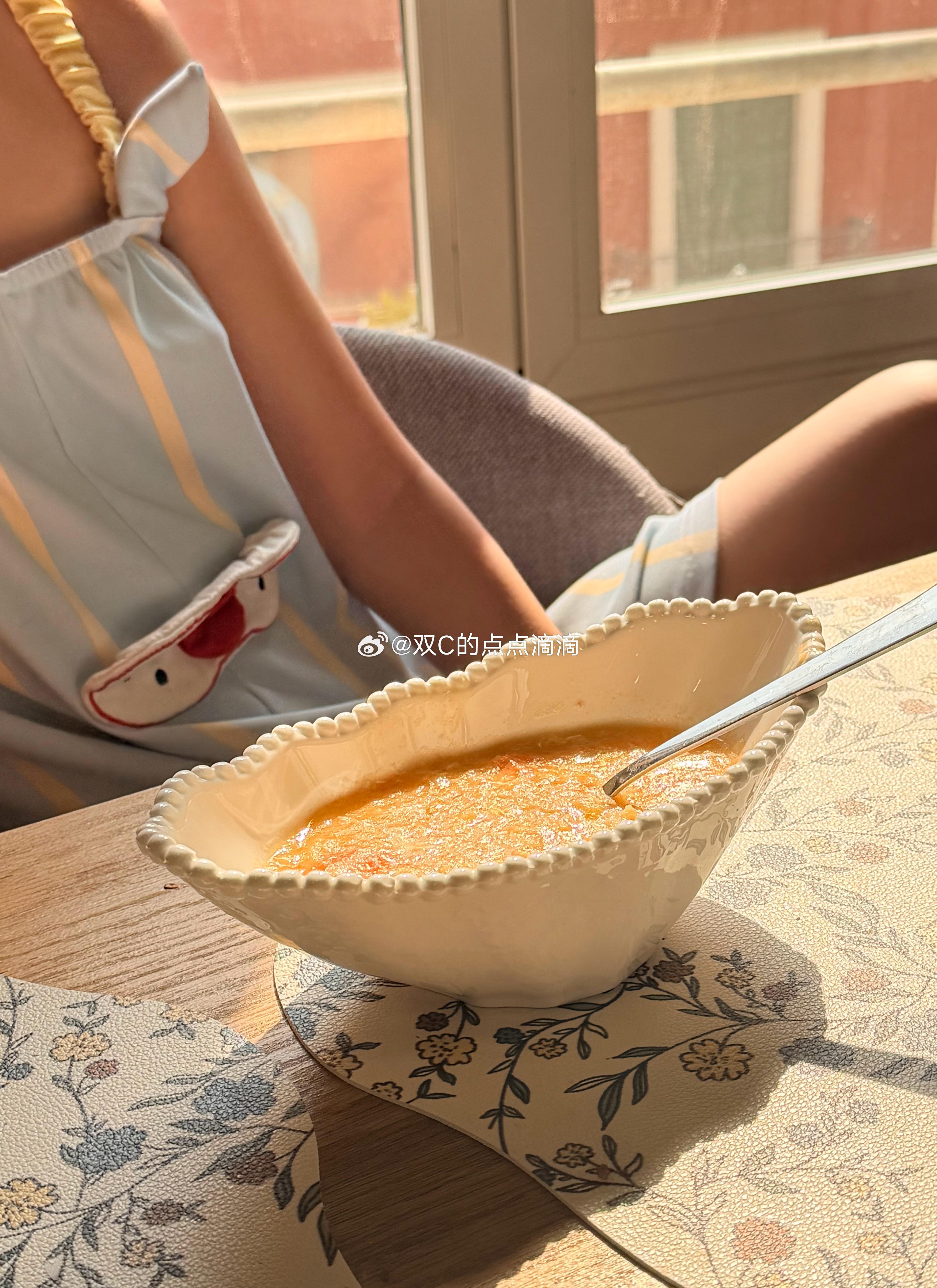 给姐姐疙瘩汤方便吃～还有几个小时她们就要去机场了 