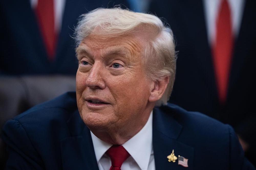 特朗普再次为俄罗斯的武力背书，他表示俄罗斯是不可战胜的。据纽约时报报道，特朗普身