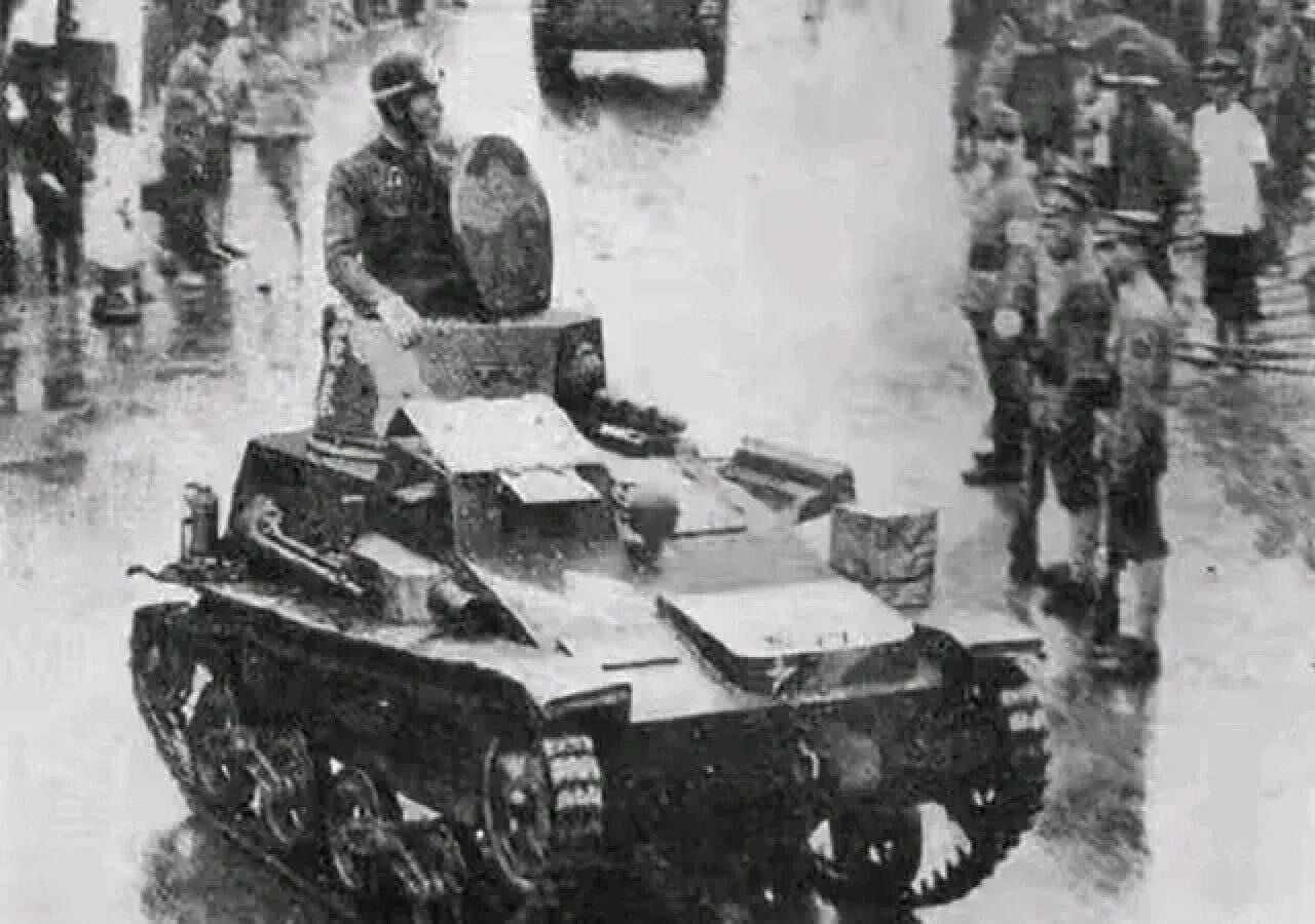 1937年全面侵华时，日军派出了一款看似不起眼的武器——94式超轻型坦克。

这