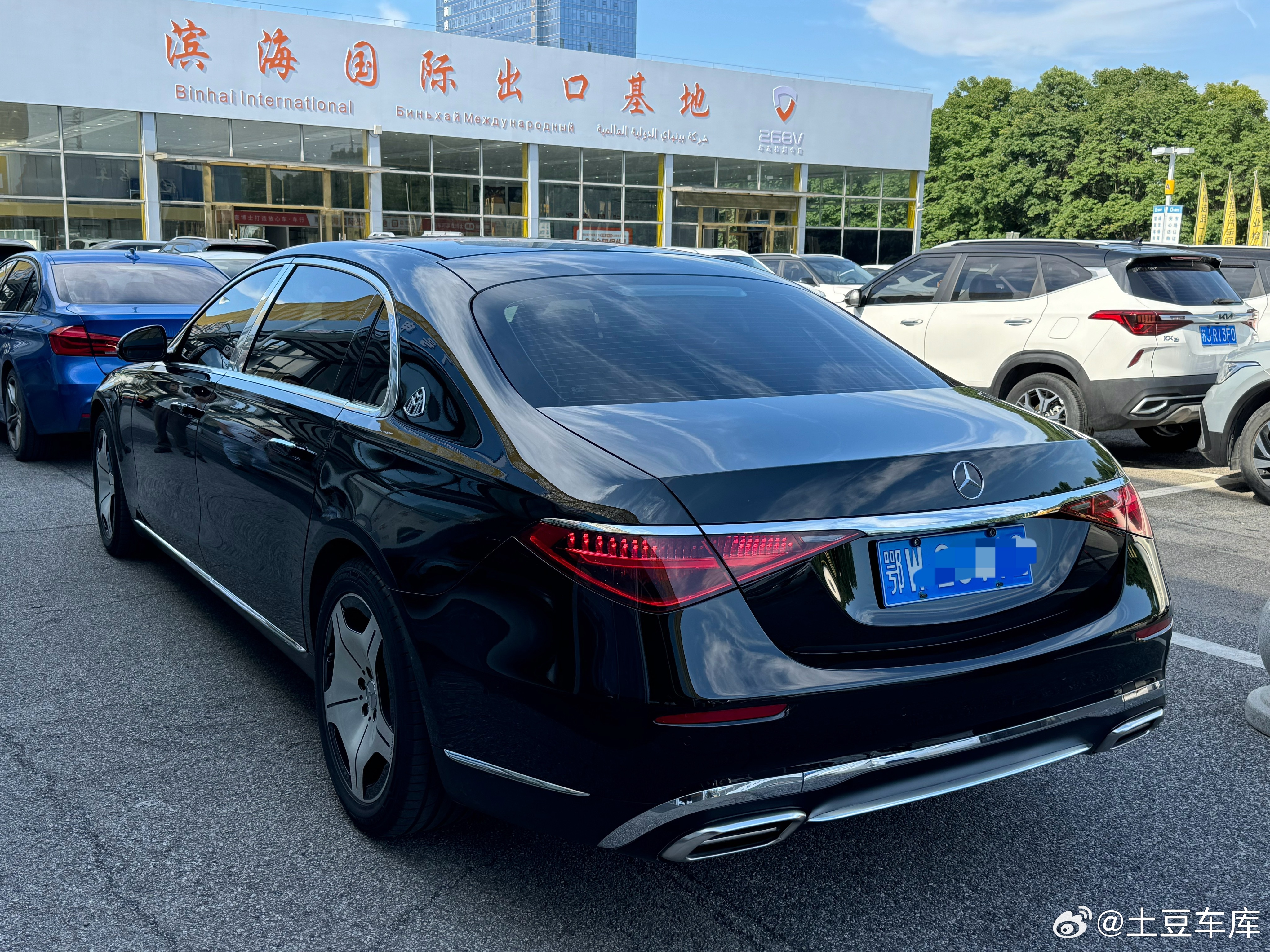 最新到店迈巴赫S4802023年 2.6万公里一个面补漆 成色漂亮选装后排自动门