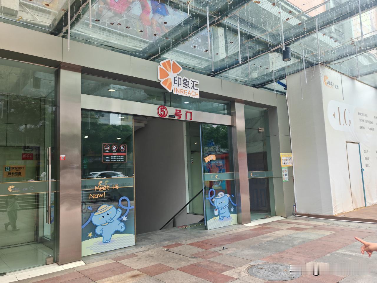 沃尔沃也撑不住宜宾这个老商业中心了！宜宾南岸最早的商业总体体应该属于南岸的印象汇