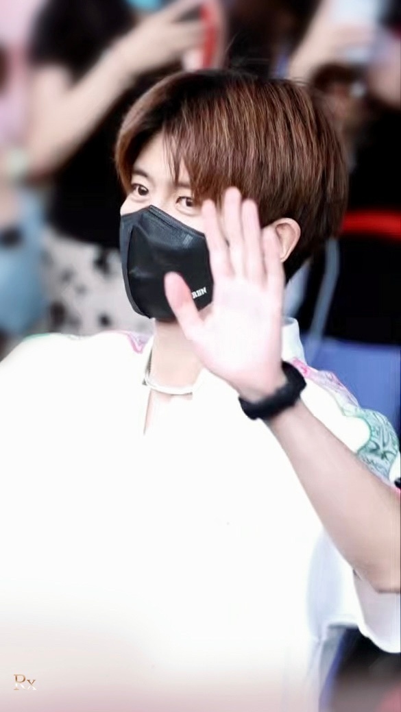 任嘉伦♡𝗘𝗻𝗷𝗼𝘆 𝘆𝗼𝘂𝗿 𝗹𝗶𝗳𝗲 ◡̈你大概不知