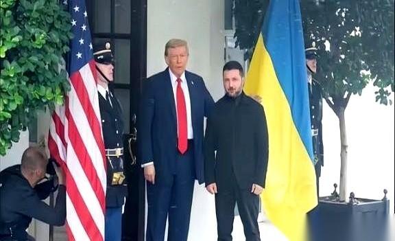 仗还没打完，分赃的桌子已经摆好了。
一张纸，一支笔，在美国和乌克兰之间悄悄递过。