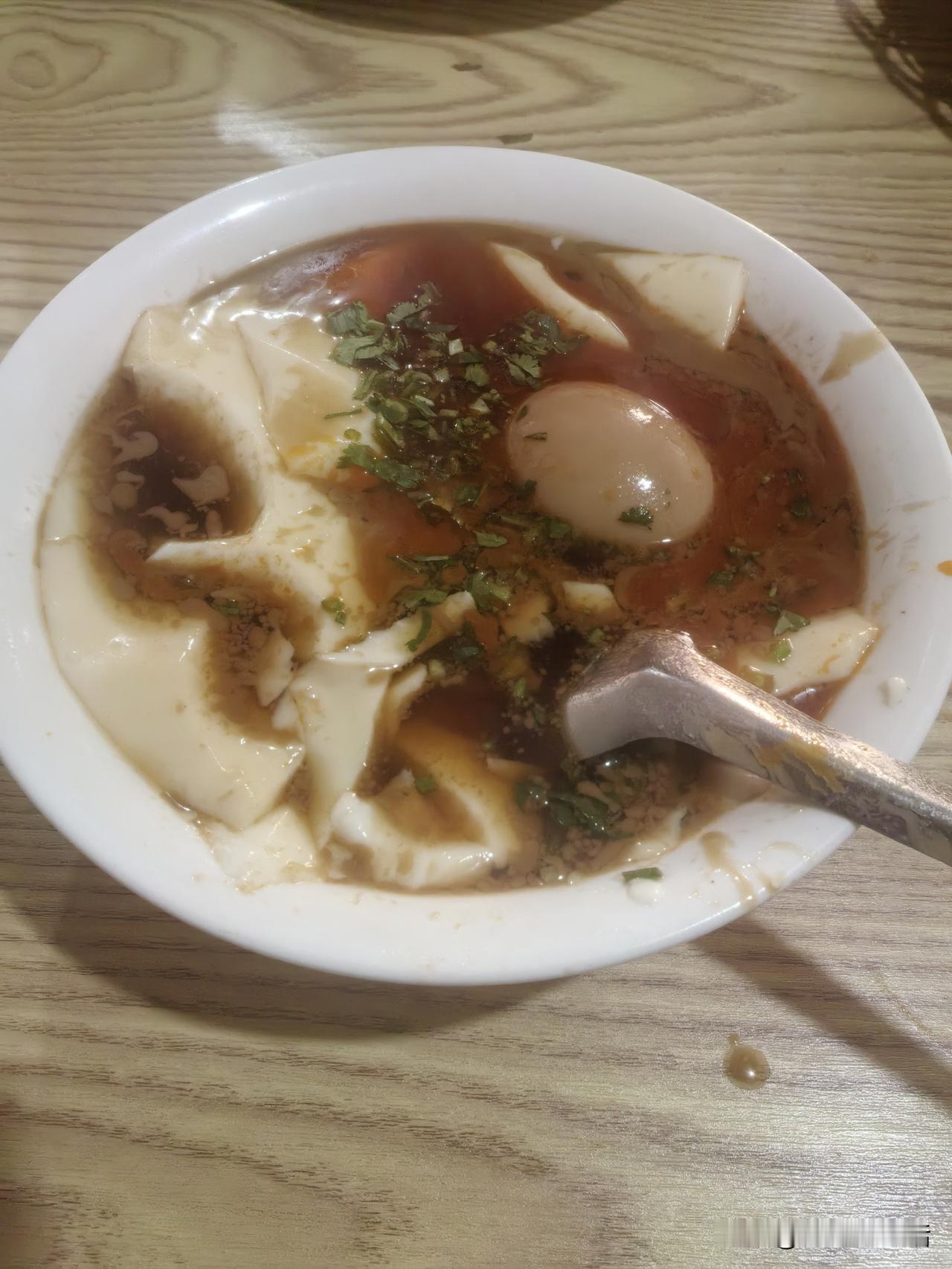 又到了过年同学聚会的日子，我也来分享个段子。
昨晚上一个小学初中高中都在同一个班