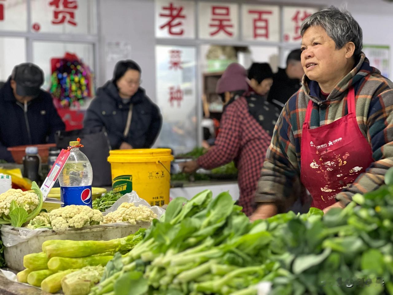 早晨买菜，感受农贸市场里的田园春色。今天是3.15，长期以来，食品安全问题一直是