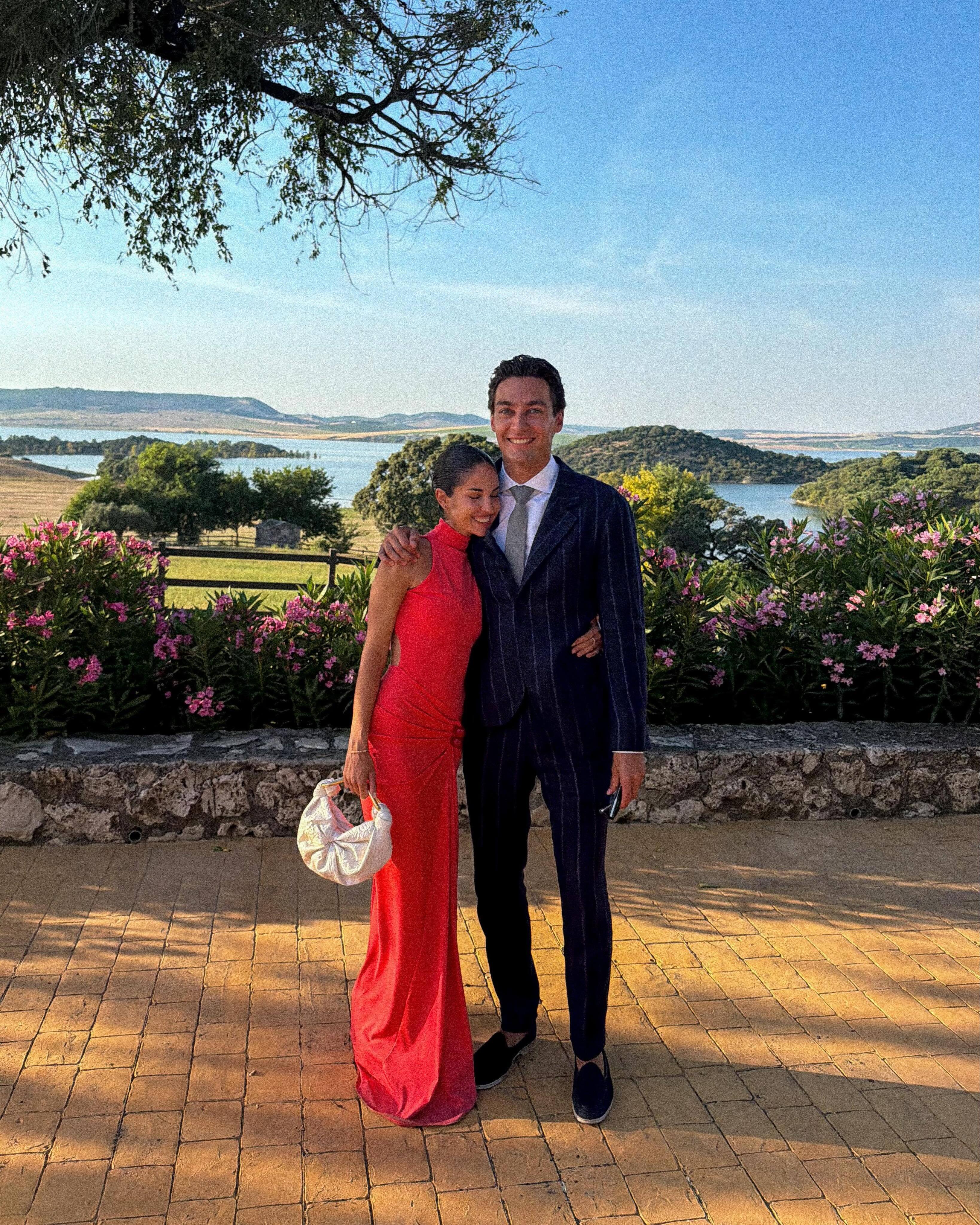 George和Carmen参加朋友的婚礼—georgerussell63更新一则