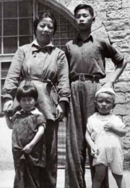 1992年7月，邓颖超因病离世，谁知，邓颖超去世前一日说出的是“李鹏”二字，这背