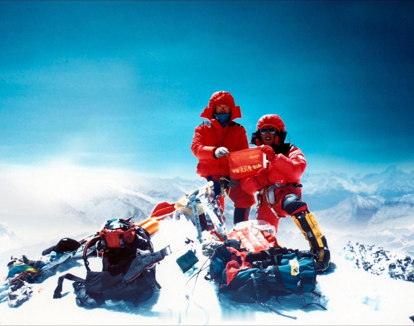 全球极寒地10件有7件波司登不愧是从小陪伴我长大的羽绒服，从1998年首征北极至