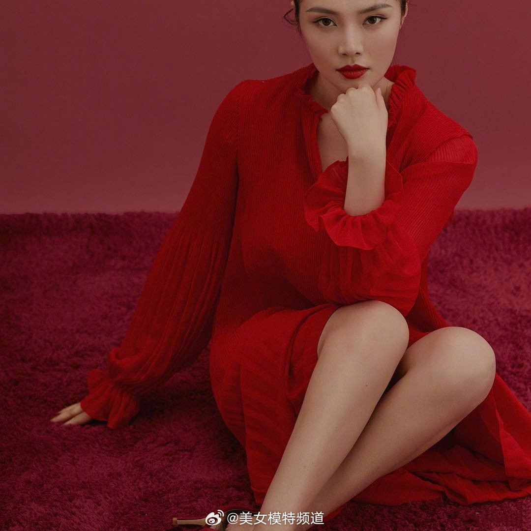 徐冬冬烈焰红唇 