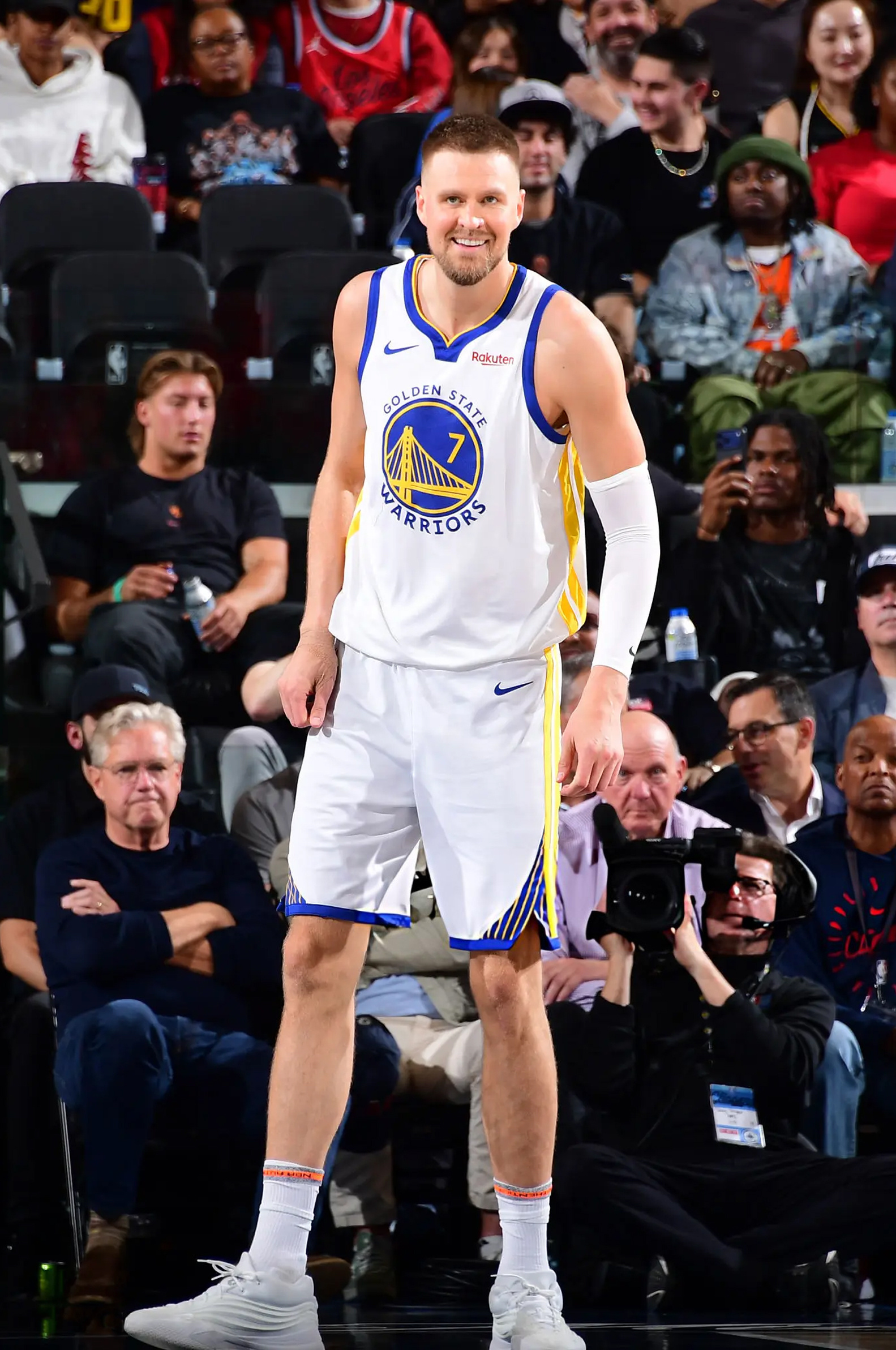 勇士vs快船 这比赛就感觉是，快船叉腰拿捏着指挥勇士做了俩多钟头的猪肉炖粉条子，