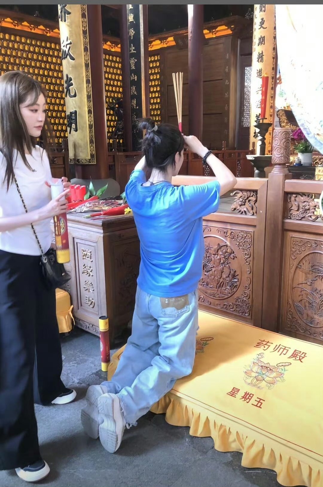 灵隐寺偶遇李晟祝绪丹 这波偶遇太惊喜！之前错过的烤肉局，换成了灵隐寺的温馨同框，
