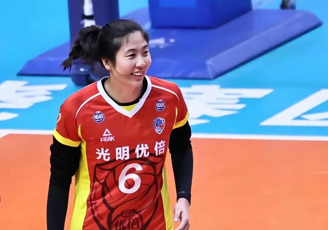 女排第一阶段最佳阵容（不算外援）以及四大外援：

主攻：李盈莹（天津），吴梦洁（