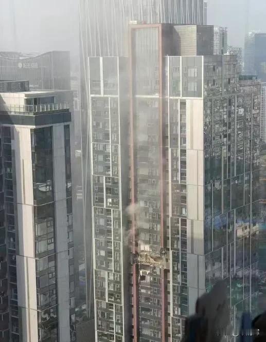 深圳一住宅楼突发爆炸愿平安！希望没有人员伤亡。新的一年里，大家都要充满希望，过好