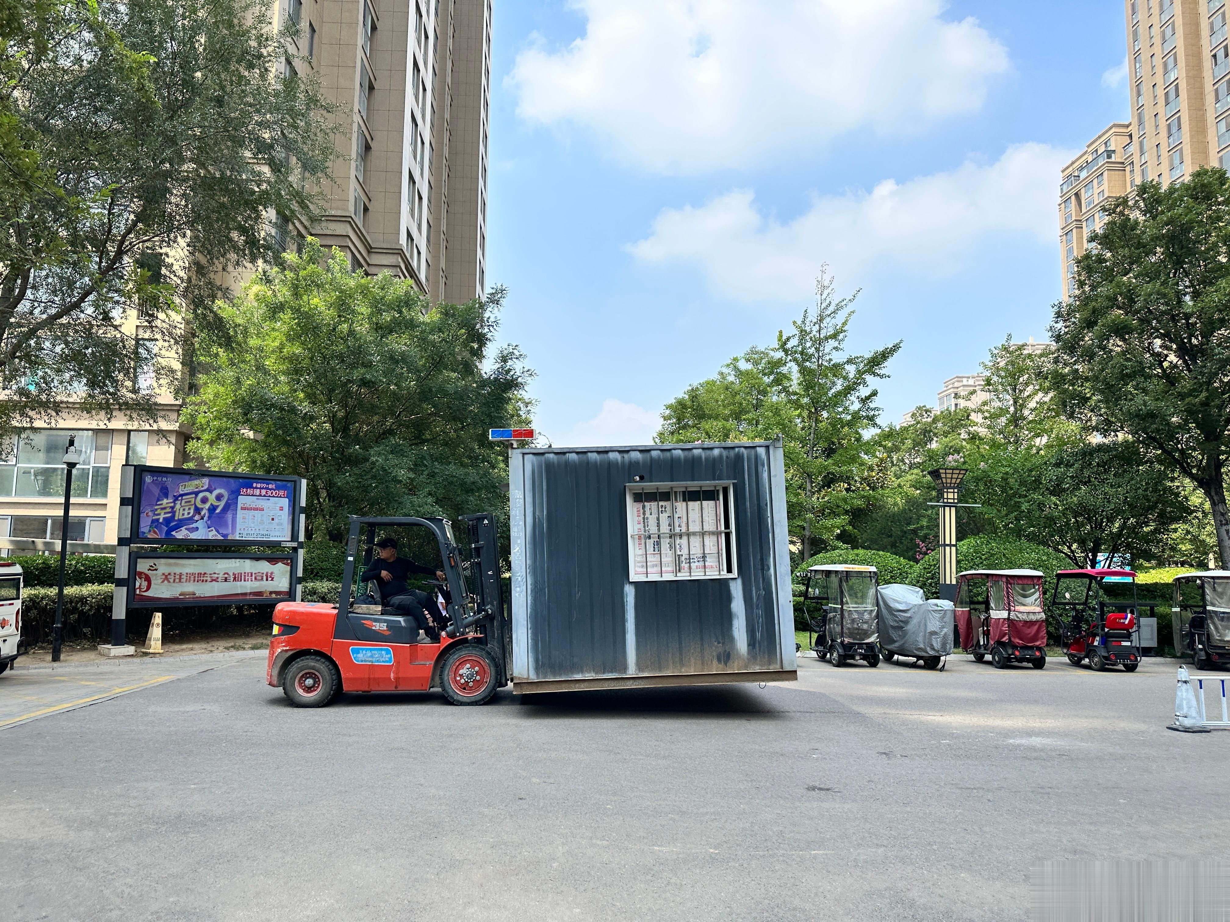 核算小屋终于拉走了，直接跟病毒说拜拜。 ​​​