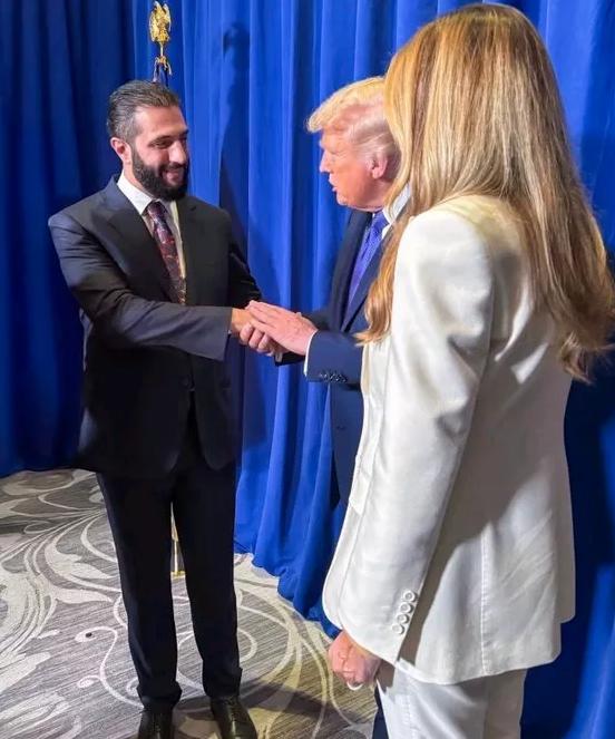 欧洲新闻网消息，当地时间10日，叙利亚过渡政府总统沙雷宣布，大马士革已和美方达成