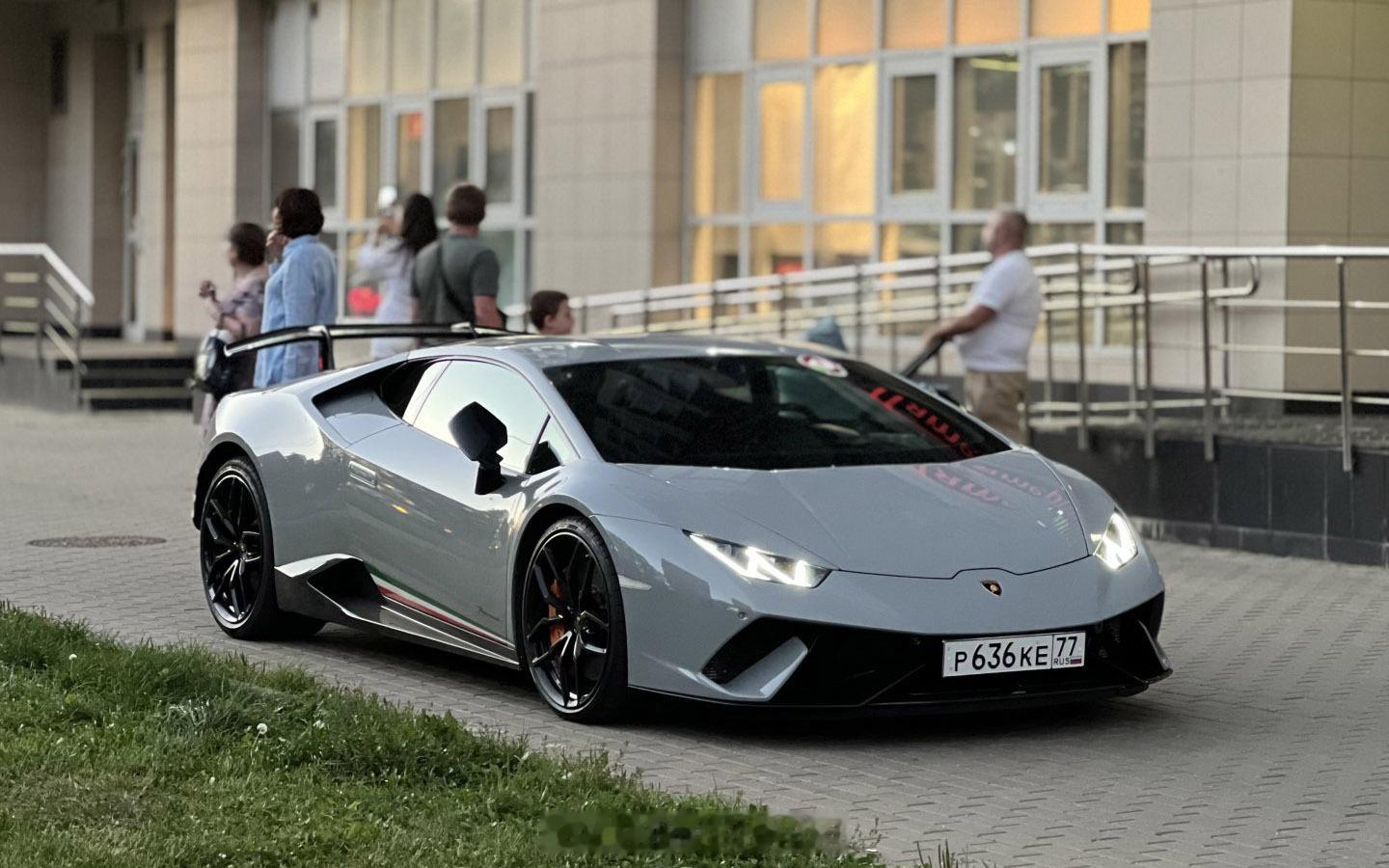 Lamborghini Huracan / Porsche Cayenne / 