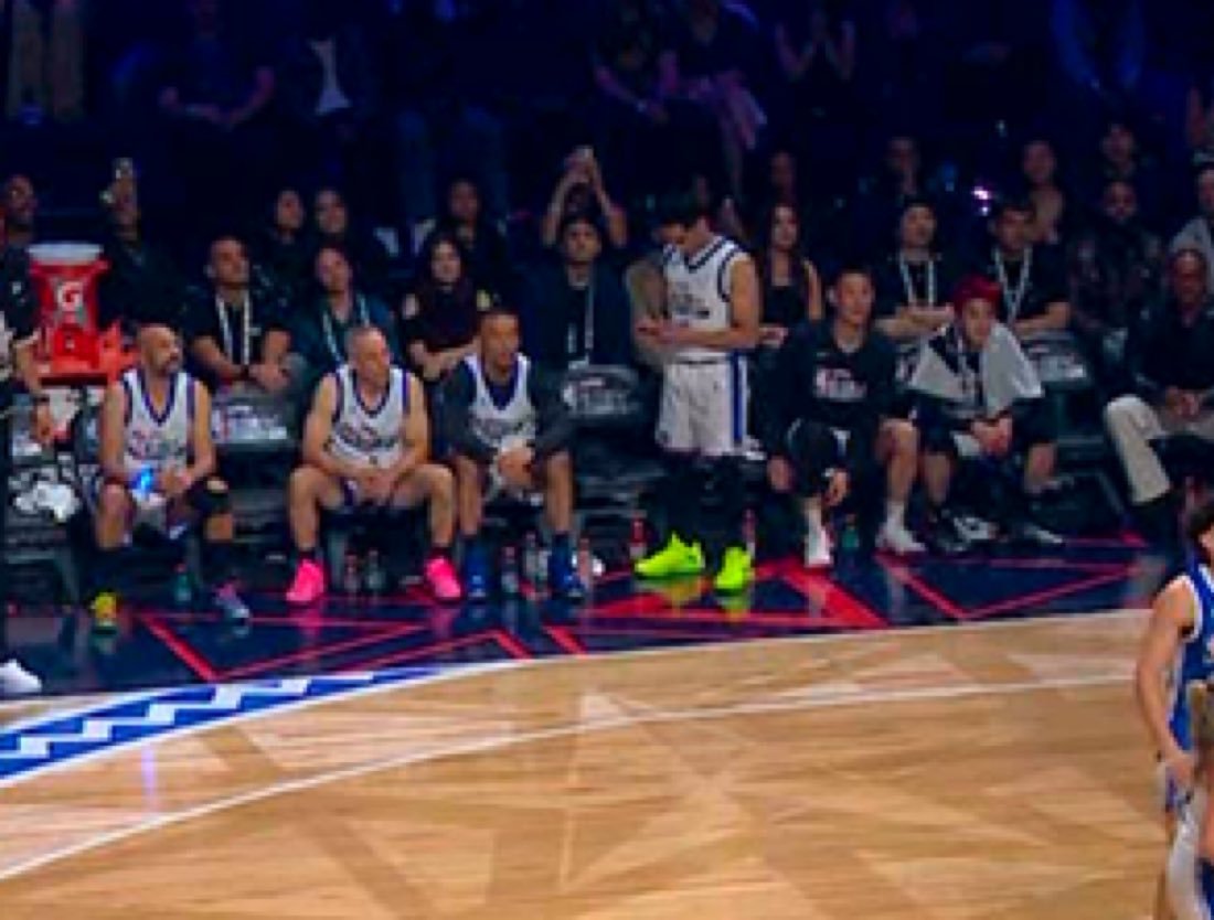 Shams板凳席看手机，错过了拉文报销新闻 