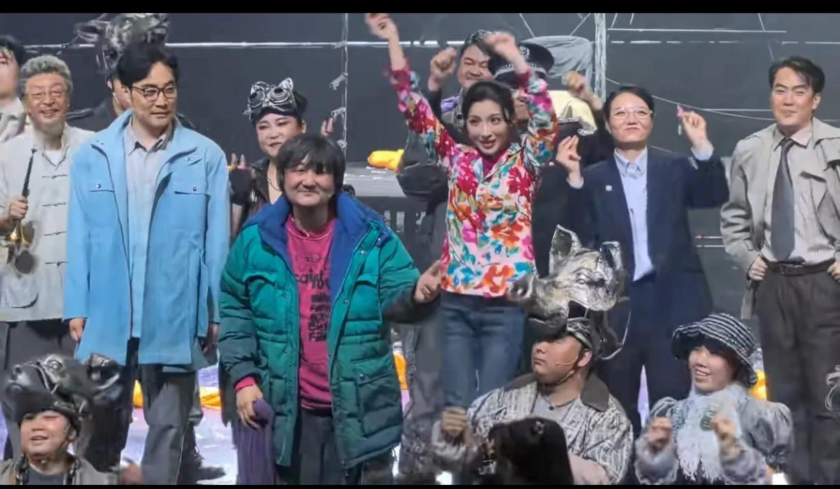 王大治看着邋里邋遢的，长相平平，董洁当初看上他啥了。