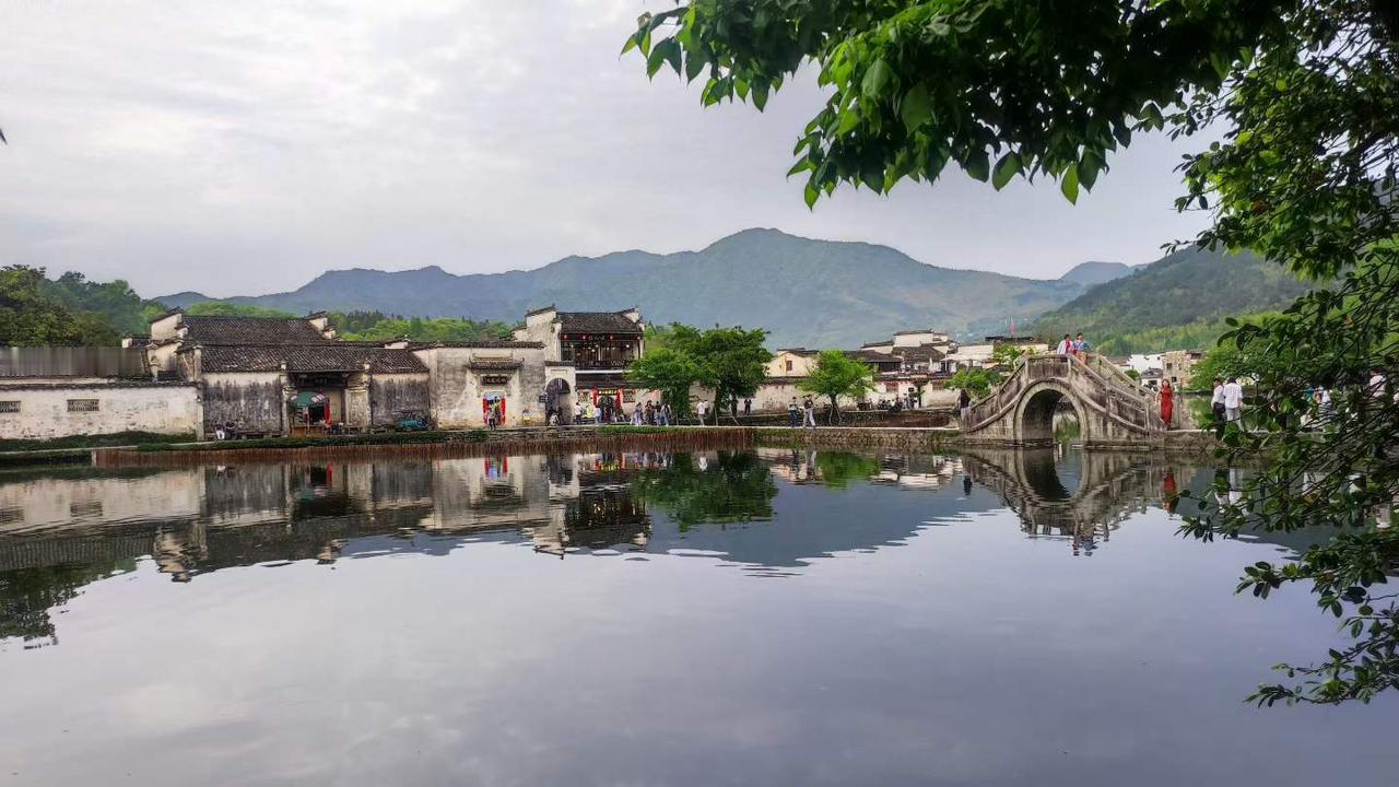 徽游掠影(二)
中国画的村庄一宏村
图文原创：邝平钧
春日生活打卡季