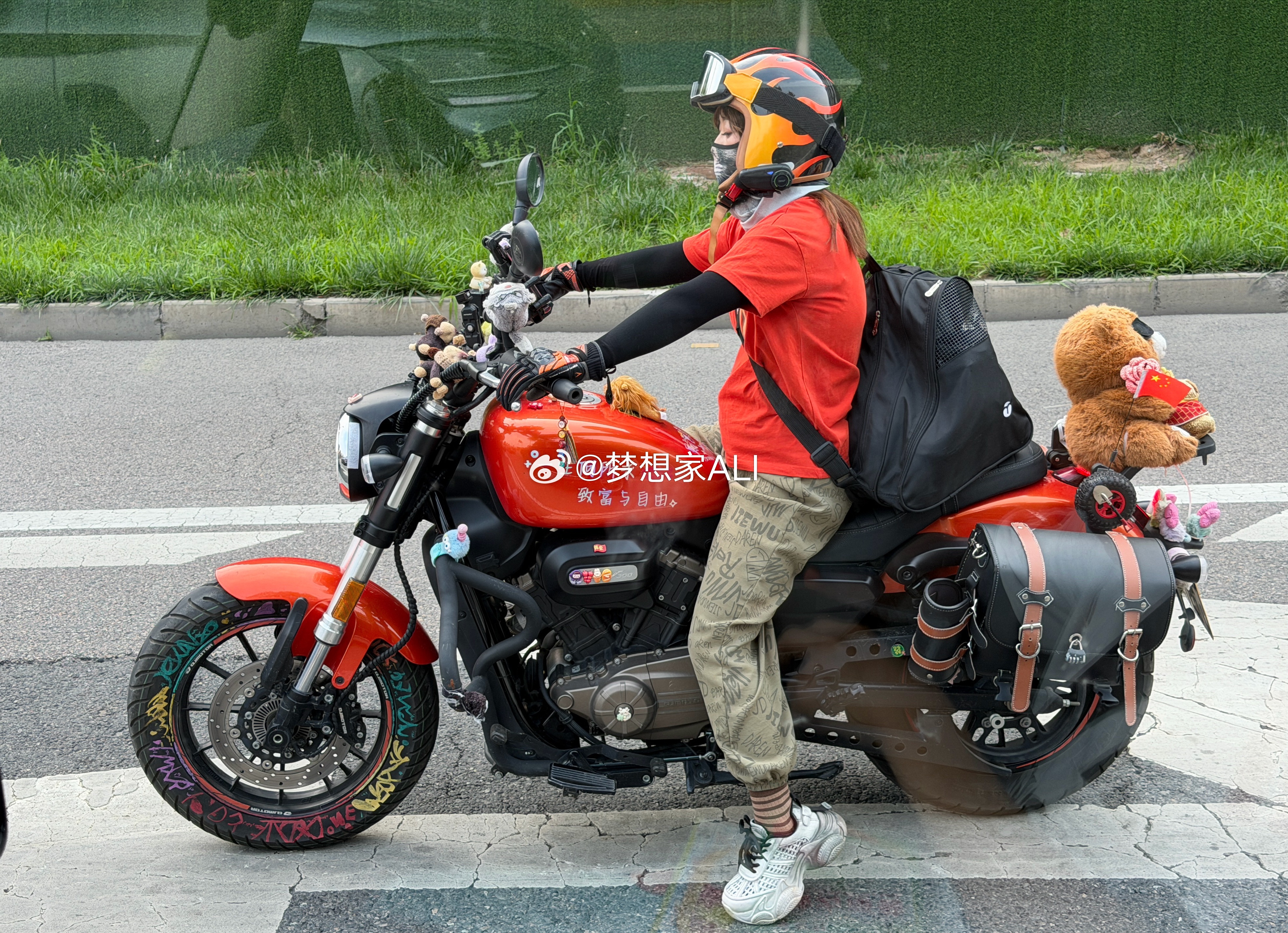 看看小姐姐油箱的字，优秀👍乐观可爱👏梦想家ALI