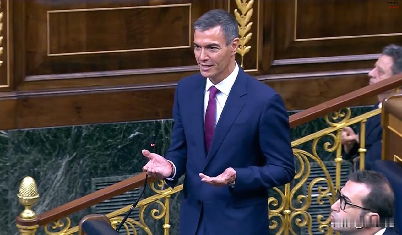 "我可能是条狗，但不像你，我没有主人"——西班牙首相国会一句话，全场沸腾

在国