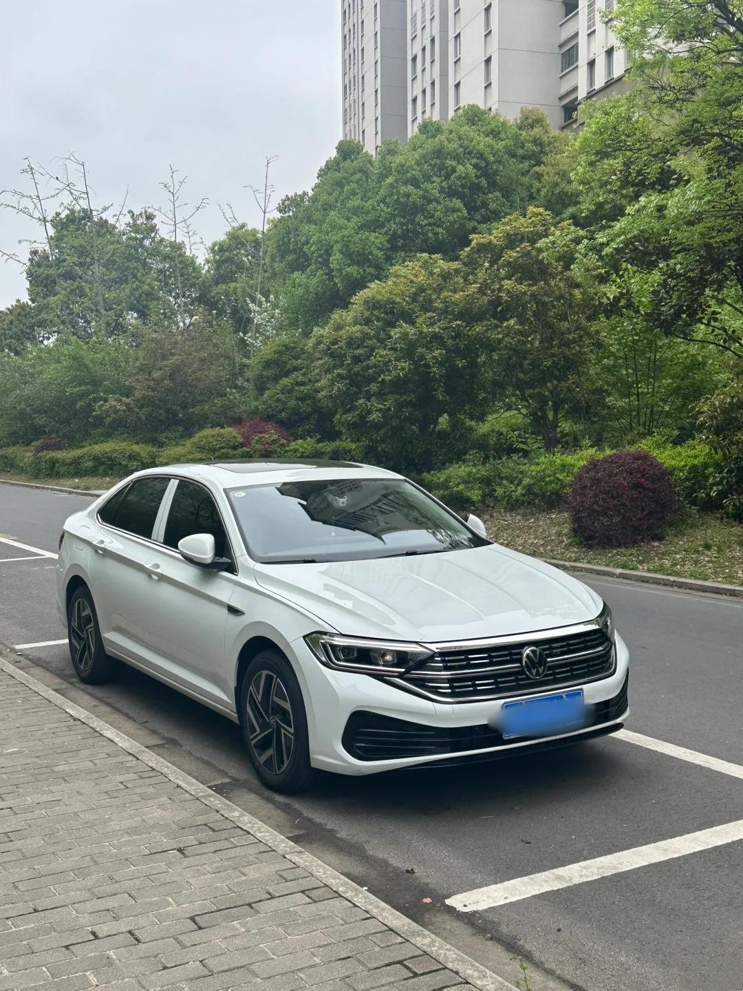 速腾第二年保险，第一年没出险，落地2430。这个价格不算坑但也不算捡漏，正常行情