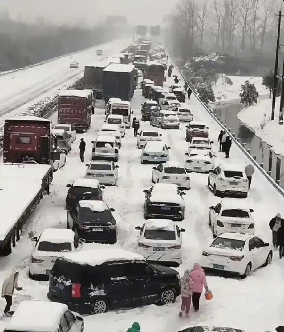 别再神化融雪剂！清雪靠的是真功夫
 
兰州当地回应下雪天仍洒水北京今年多区域禁用