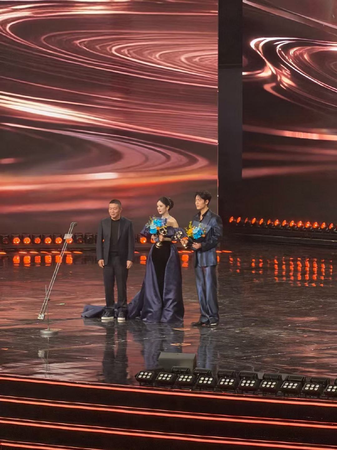 杨幂肖战同台肖战杨幂同台 杨幂肖战同台 