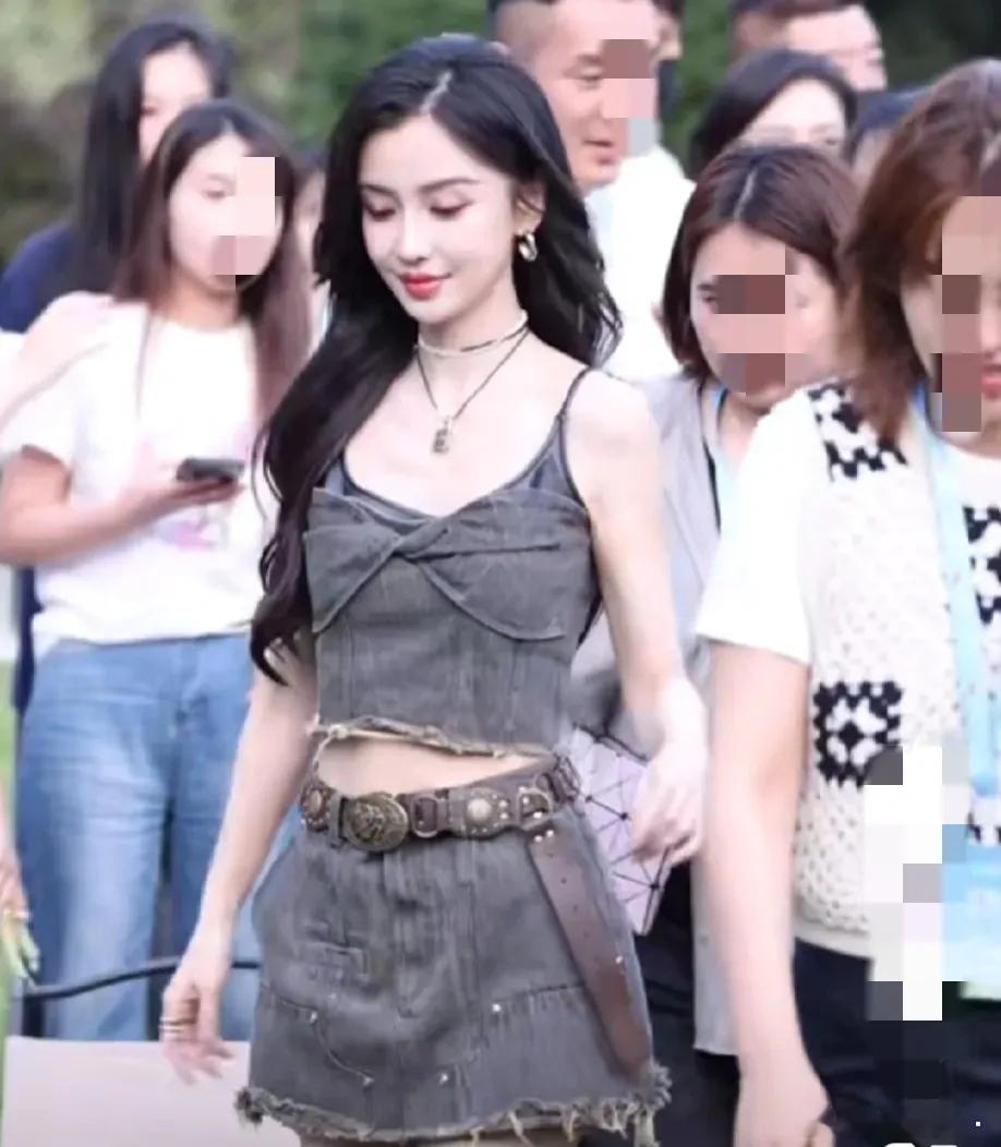 杨颖引发热议！6月12日，杨颖突然引发了热议，原来是她出席某品牌活动的状态惊艳到