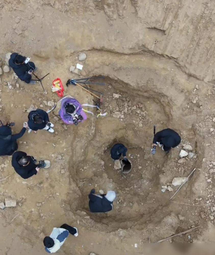 找到了，找到了，贾鲁河源头的冰泉，

经过挖挖停停，停停挖挖之后，在专业师傅的指